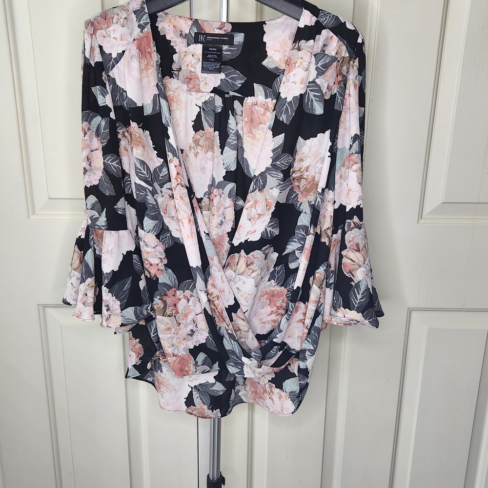 ⭐️ Floral Black and Pink Women's Top